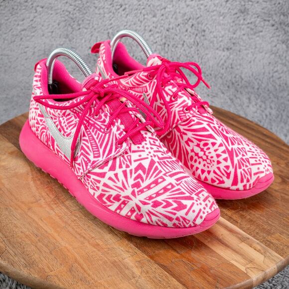 Nike Girls 6 Y Roshe Run Low Top Running Shoes 677784-100 Neon Pink Silver - Picture 1 of 10